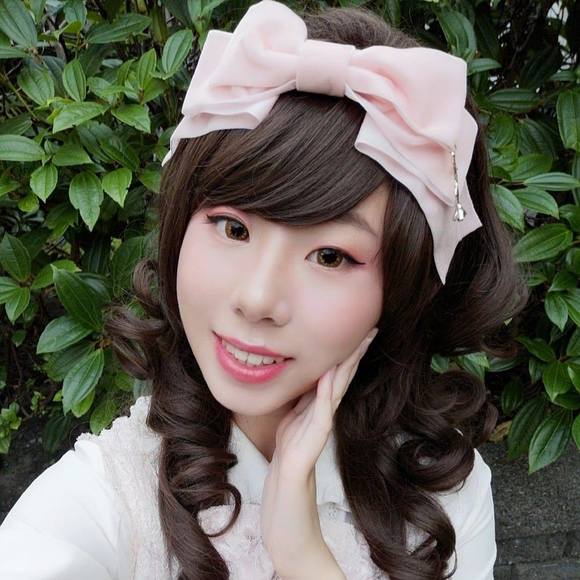 Meet your Posher, Alyssa - Picture 1 of 1